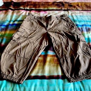 Dressbarn Size 8 cargo capris